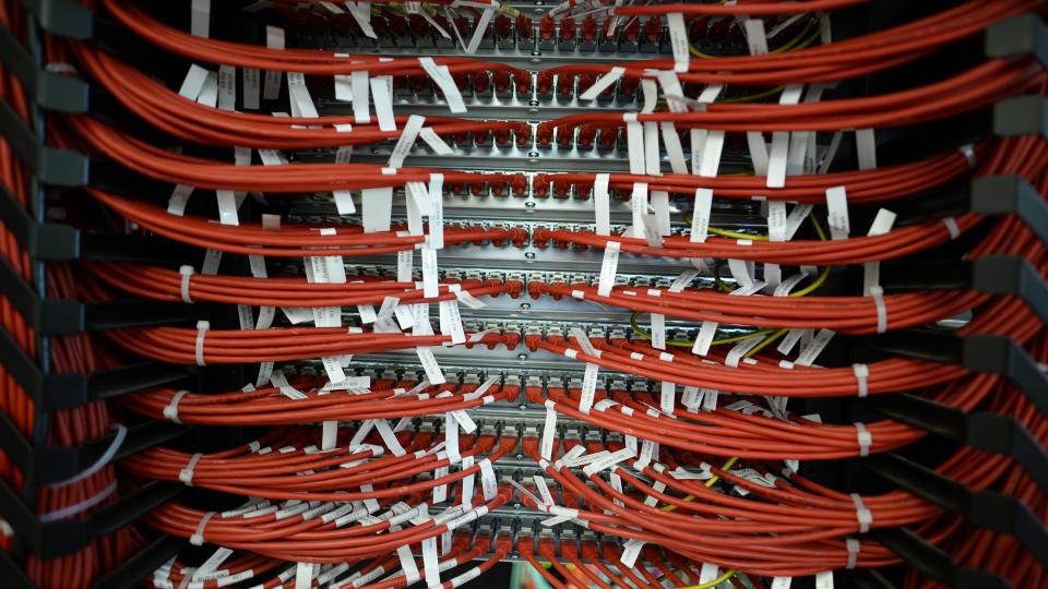 Kabelverbindungen symbolisieren das Thema Digitalisierung